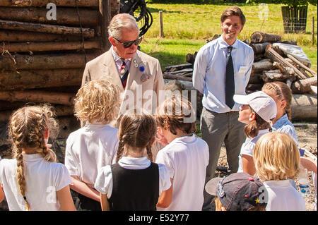 Wiston, West Sussex, UK. 18th July, 2014. HRH Prince Charles learns about the biofuel boiler at Wiston House, where he chatted to estate staff and children from local Steyning Primary School. Year 5 are taking part in a ‘Chef on the Farm’ day organised by Countryside Classroom. The organisation helps children to connect with where their food comes from. The children work with the gardener to source fresh produce, meet the farmers who rear the sheep, and cook with an expert chef before sitting down together to share the meal they have produced. Credit:  Julia Claxton/Alamy Live News Stock Photo