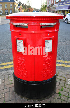 Royal Mail Type E pillar box, East Molesey, London Borough of Richmond upon Thames, Greater London, England, United Kingdom Stock Photo