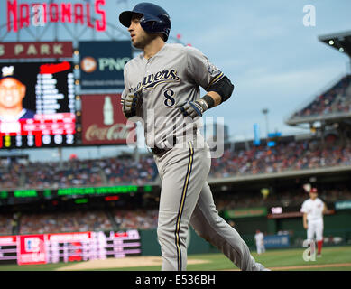 Milwaukee Brewers infielder Ryan Braun warms up before facing the Colorado  Rockies in a Major League baseball game on Friday, June 6, 2008, in  downtown Denver. (AP Photo/David Zalubowski Stock Photo - Alamy