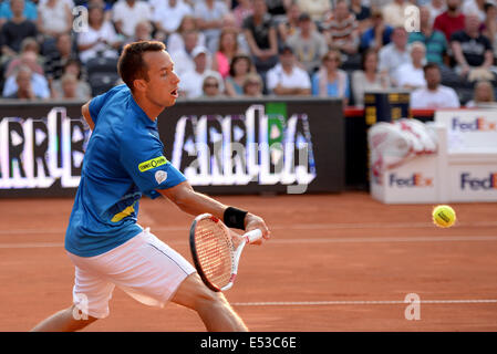 Hamburg, Germany. 18th July, 2014. Germany's Philipp Kohlschreiber returns the ball to Rosol of Czech Republic during the quarter final match at the ATP tennis tournament in Hamburg, Germany, 18 July 2014. Photo: Daniel Reinhardt/dpa/Alamy Live News Stock Photo