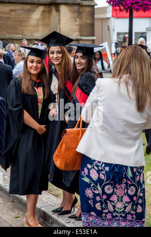 Graduating Students From The University of Western England (UWE) At Their Degree Ceremony At Bristol Cathedral, Bristol, England Stock Photo