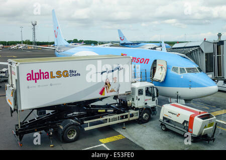 Thomson Inflight Meals >> LSG Sky Chefs airline catering truck airside at McCarran Stock Photo: 34335406 - Alamy Thomson Inflight Meals >> LSG Sky Chefs airline catering truck airside at McCarran Stock Photo: 34335406 - Alamy