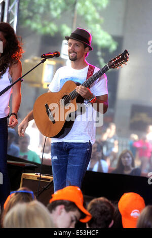 New York, NY, USA. 18th July, 2014. Jason Mraz performs on NBC's TODAY Show on July 18, 2014 in New York Credit:  dpa picture alliance/Alamy Live News Stock Photo
