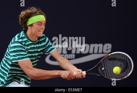 Hamburg, Germany. 19th July, 2014. German tennis player Alexander Zverev in action during the semi-final against Ferrer of Spanish during the ATP tournament in Hamburg, Germany, 19 July 2014. Photo: DANIEL REINHARDT/dpa/Alamy Live News