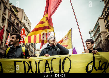 Barcelona, Spain. 27th Feb, 2014. Students protesting against austerity and privatization measures and the 'Law Wert' during a an education strike. Organized by the 'Students Union of the Catalan Countries' roughly thousand mostly secondary school students march through the city of Barcelona to the Catalan education department to protest privatizations and for a qualitative public education. © Matthias Oesterle/ZUMA Wire/ZUMAPRESS.com/Alamy Live News Stock Photo