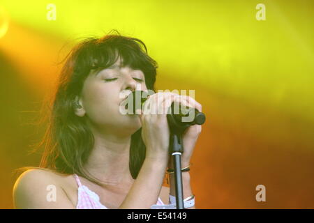 Nottingham, East Midlands, UK.  19th July 2014.  Foxes (Louisa Rose Allen), performs at  Splendour Festival in the grounds of  Wollaton Hall, Nottingham. Stock Photo