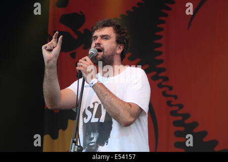 Nottingham, East Midlands, UK.  19th July 2014.  Jon McClure of Sheffield's Reverend and The Makers performs at Splendour Festival 2014 in the grounds of Nottingham's  Wollaton Hall. Stock Photo