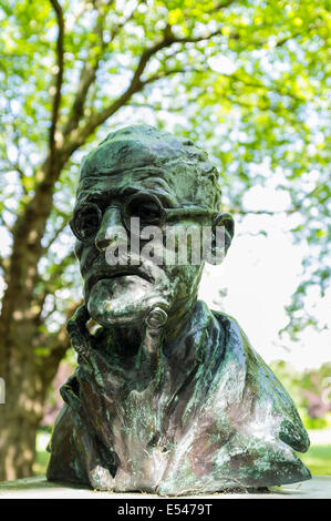 Bust of James Joyce in St Stephens Green, artist Marjorie Fitzgibbon. The bust was installed in 1982 as part of the centenary ce Stock Photo