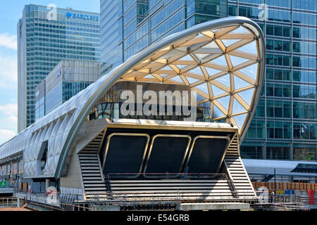 Canary Wharf Crossrail train station superstructure under construction Barclays and other office blocks beyond new line named Elizabeth Line Stock Photo