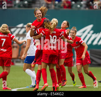 July 20, 2014 - Portland's ALEX MORGAN (13) chases down a ball. The ...