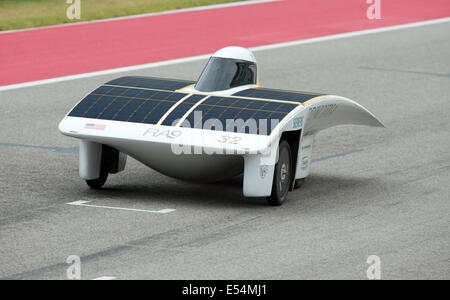 The solar car from Principia College on straightaway during qualifying race for 1,700-mile American Solar Challenge event Stock Photo
