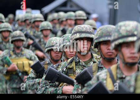 Manila, Philippines. 21st July, 2014. Members of the Marine Battalion Landing Team 5 (MBLT5) march from their naval ship during arrival ceremony inside the Philippine Navy Headquarters in Manila, the Philippines, July 21, 2014. More than 200 members of the MBLT5 arrived in Manila after serving almost 10 years in Northern Philippines. Credit:  Rouelle Umali/Xinhua/Alamy Live News Stock Photo