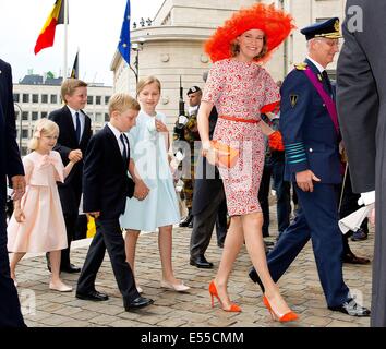 Brussels, Belgium. 21st July, 2014. The Royal Family of Belgium, (L-R) Princess Eleonore, Prince Gabriel, Prince Emmanuel, Crown Princess Elisabeth, Queen Mathilde and King Philippe are arriving at the Sint-Michiels-en-Sint Goedelekathedraal for the Te Deum on the occasion of the National Day celebrations in Brussels (Belgium), 21 July 2014. Credit:  dpa picture alliance/Alamy Live News Stock Photo