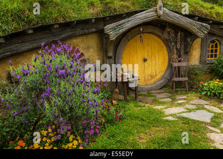 Hobbit-hole in Hobbiton, location of the Lord of the Rings and The Hobbit film trilogy, Hinuera, Matamata, New Zealand