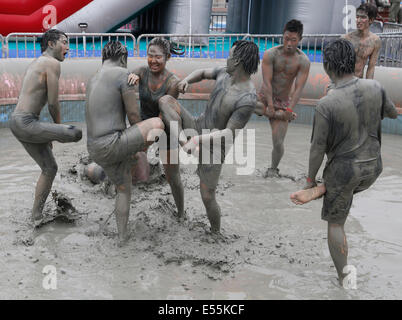 People play in the mud during the Boryeong Mud Festival, Jul 18, 2014 : People play in the mud during the Boryeong Mud Festival at Daecheon beach in Boryeong, about 190 km (118 miles) southwest of Seoul, South Korea. The festival organisers said that about 2 to 3 million tourists visit the annual mud festival. © Lee Jae-Won/AFLO/Alamy Live News Stock Photo