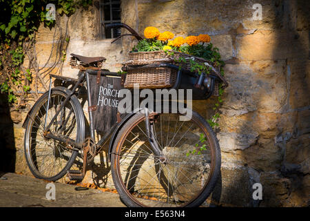 Bicycle parked outside The Porch House Pub and Inn, Stow-on-the-Wold, Gloucestershire, England Stock Photo
