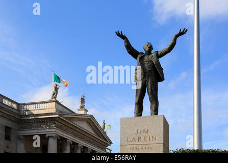 Statue of Irish politician Jim Larkin in O'Connell Street, Dublin, Republic of Ireland, Eire, Europe Stock Photo