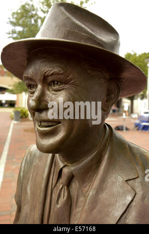 Bronze statue of Oscar-winning lyricist Johnny Mercer in Ellis Square in his hometown of Savannah, GA, USA Stock Photo