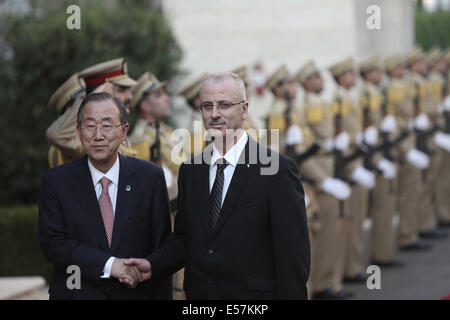 Ramallah. 22nd July, 2014. United Nations Secretary General Ban Ki-Moon (L) is welcomed by Palestinian Prime Minister Rami Hamdallah in the west bank city of Ramallah on July 22, 2014. UN chief Ban Ki-moon demanded that Israel and Hamas halt the spiralling violence in Gaza as he pushed diplomatic efforts to end bloodshed that has killed more than 600 Palestinians. Credit:  Fadi Arouri/Xinhua/Alamy Live News Stock Photo