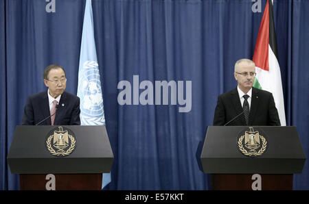 Ramallah. 22nd July, 2014. United Nations Secretary General Ban Ki-Moon (L) speaks during a joint news conference with Palestinian Prime Minister Rami Hamdallah in the west bank city of Ramallah on July 22, 2014. UN chief Ban Ki-moon demanded that Israel and Hamas halt the spiralling violence in Gaza as he pushed diplomatic efforts to end bloodshed that has killed more than 600 Palestinians. Credit:  Fadi Arouri/Xinhua/Alamy Live News Stock Photo