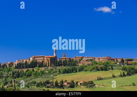 View on Pienza, a town and comune in the province of Siena, in the Val d'Orcia in Tuscany (central Italy), between the towns of Stock Photo