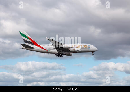 A6-EDZ Emirates  Airbus A380-861 airplane AKL airport,Auckland,North Island,New Zealand, AOTEAROA Stock Photo