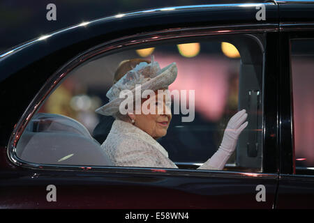 Glasgow, Scotland, UK. 23rd July, 2014. Opening ceremony of the 20th Commonwealth Games in Glasgow at Celtic Park. HM Queen Elizabeth II arrives and greets the crowd Credit:  ALAN OLIVER/Alamy Live News Stock Photo