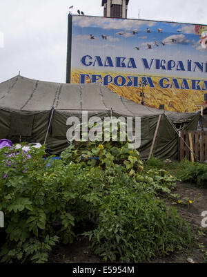 July 23, 2014 - Hundred Maidan from Kolomya planted a small garden near his tent. Barricades and tents at Maydan Nezalezhnosti in Kyiv stayed after winter revolution (Credit Image: © Igor Golovniov/ZUMA Wire/Alamy Live News Stock Photo