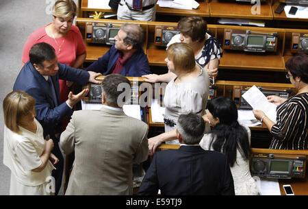 Kiev, Ukraine. 24th July, 2014. Ukrainian parliamentarians, members of the Communist faction, at a meeting of the - Stock Photo