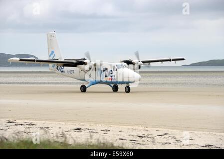 The scheduled flight from Glasgow lands at Barra beach airstrip in the Outer Hebrides, Scotland Stock Photo