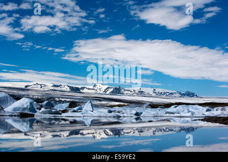 Fjallsarlon Glacier Lake - Fjallsjokull Glacier in Vatnajokull National Park - Southern Iceland Stock Photo