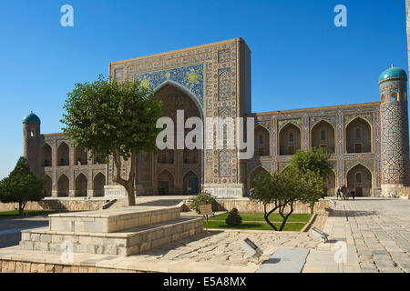 Tilya-Kori Madrasah, Registan, Samarkand, Uzbekistan Stock Photo