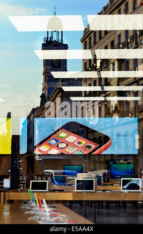 New Apple store reflection at the Puerta del Sol. Madrid. Spain Stock Photo