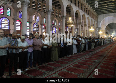 Damascus, Syria. 25th July, 2014. Syrians pray at Umayyad Mosque in the old city of Damascus, Syria on Friday, July 25, 2014, the last Friday of the Muslims holy month of Ramadan during which Muslims refrain from eating, drinking, smoking from sunrise to sunset. Credit:  Bassem Tellawi/Xinhua/Alamy Live News Stock Photo