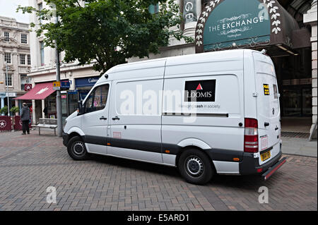 Loomis Cash van Nottingham picking up and delivering money to businesses Stock Photo