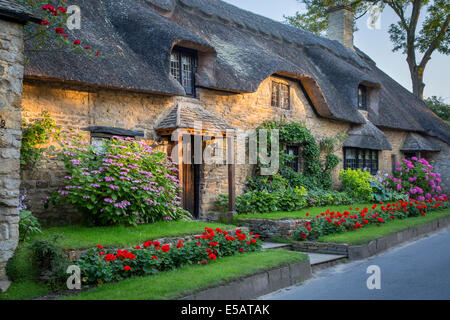 Thatch roof cottage in Broad Campden, the Cotswolds, Gloucestershire, England Stock Photo