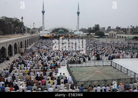 Pakistani faithful Muslims offer Jummat-ul-Vida, the last congregational Friday prayers in the holy month of Ramadan, at the Data Darbar Mosque in Lahore. Muslim devotees took part in the last Friday prayers ahead of the Eid al-Fitr festival marking the end of the fasting month of Ramadan, which is dependent on the sighting of the moon. (Photo by Rana Sajid Hussain / Pacific Press) Stock Photo
