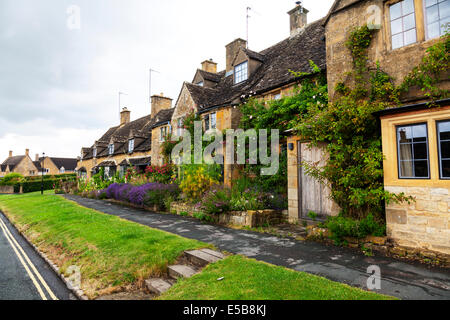 cottages in broadway village in the cotswolds, worcestershire, england, uk Stock Photo