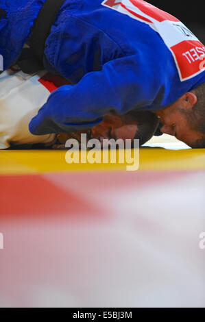 Glasgow, UK. 26th July, 2014. Dramatic scenes as Ryan Dill-Russell (NZL, blue) fights Gary Hall (ENG, white) for the bronze medal position in the Men's -90kg Judo Final of the XX Commonwealth Games. Credit:  Michael Preston/Alamy Live News Stock Photo