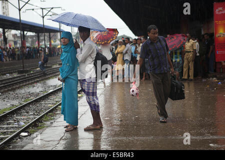 Dhaka, Bangladesh. 27th July, 2014. Bangladeshi people wait for a train as they travel to their village ahead of the Eid Al-Fitr celebrations at the Gazipur Railway Station in Dhaka, Bangladesh, 27 July 2014. Millions of city dwellers travel to villages to celebrate their biggest festival Eid Al-Fitr which marks the end of the Muslim fasting month of Ramadan. Credit:  Probal Rashid/ZUMA Wire/Alamy Live News Stock Photo