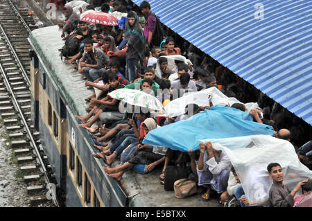 Dhaka, Bangladesh. 27th July, 2014. People travel on a train leaving for their hometowns for the upcoming festival Eid al-Fitr in Dhaka, Bangladesh, July 27, 2014. Local Muslims prepare to celebrate the Eid al-Fitr festival which marks the end of the fasting month of Ramadan. Credit:  Shariful Islam/Xinhua/Alamy Live News Stock Photo