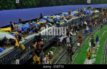 Dhaka, Bangladesh. 27th July, 2014. People travel on a train leaving for their hometowns for the upcoming festival Eid al-Fitr in Dhaka, Bangladesh, July 27, 2014. Local Muslims prepare to celebrate the Eid al-Fitr festival which marks the end of the fasting month of Ramadan. Credit:  Shariful Islam/Xinhua/Alamy Live News Stock Photo