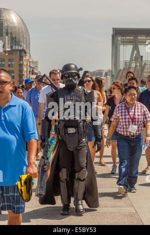 San Diego, CA, US. 26th July, 2014. Today is the third day of the four day event Comic-Con International 2014.Seen here:.Sith bouty hunter, Luis Projects. Credit:  Daren Fentiman/ZUMA Wire/Alamy Live News Stock Photo