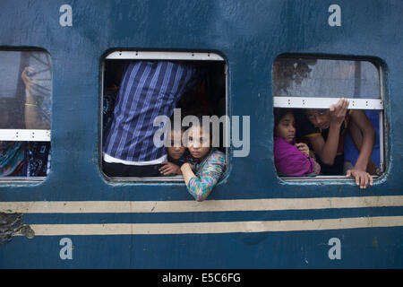 Dhaka, Bangladesh. 27th July, 2014. Passengers travel on an overcrowded train as they make their way to their village ahead of the Eid Al-Fitr celebrations at the Gazipur Railway Station in Dhaka, Bangladesh. Millions of city dwellers travel to villages to celebrate their biggest festival Eid Al-Fitr which marks the end of the Muslim fasting month of Ramadan. Credit:  Probal Rashid/ZUMA Wire/Alamy Live News Stock Photo
