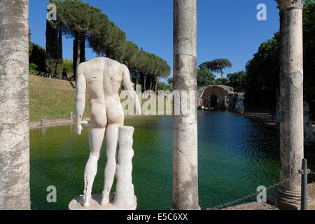 Hadrians Villa Tivoli Italy Villa Adriana Canopus with marble statues & columns & the  Serapeum Stock Photo