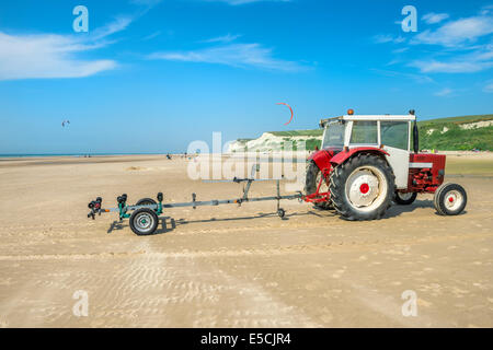 Tractor on Wissant beach, Côte d’Opale, Region Nord-Pas de Calais, France Stock Photo