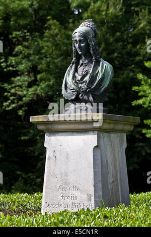 Bust of Annette von Droste-Hülshoff in the gardens of Burg Hülshoff Castle, Havixbeck, Münsterland, North Rhine-Westphalia Stock Photo