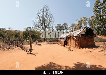 Tribal mud house and courtyard. Pahadi Korba tribe, Chatibahar Village, Chattisgadh, India Stock Photo