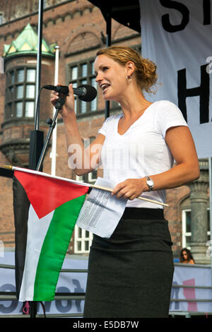 Copenhagen, Denmark. 28th July, 2014. Danish left wing MP, Pernille Skipper (party: Enhedslisten) speaks to the pro Palestinian demonstration in Copenhagen, which gather some  4 – 5000 people the city's  town hall square this afternoon, protesting against Israel’s bombing of Gaza. The demonstration was organized by the Danish-Palestinian Friendship Association and Action Aid Denmark. Credit:  OJPHOTOS/Alamy Live News Stock Photo