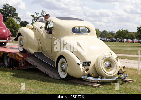 1937 Nash coupe on the back of a lorry Stock Photo